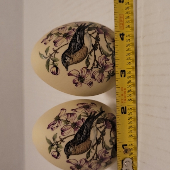 Beautiful Pair of Porcelain Eggs - Picture 14 of 16